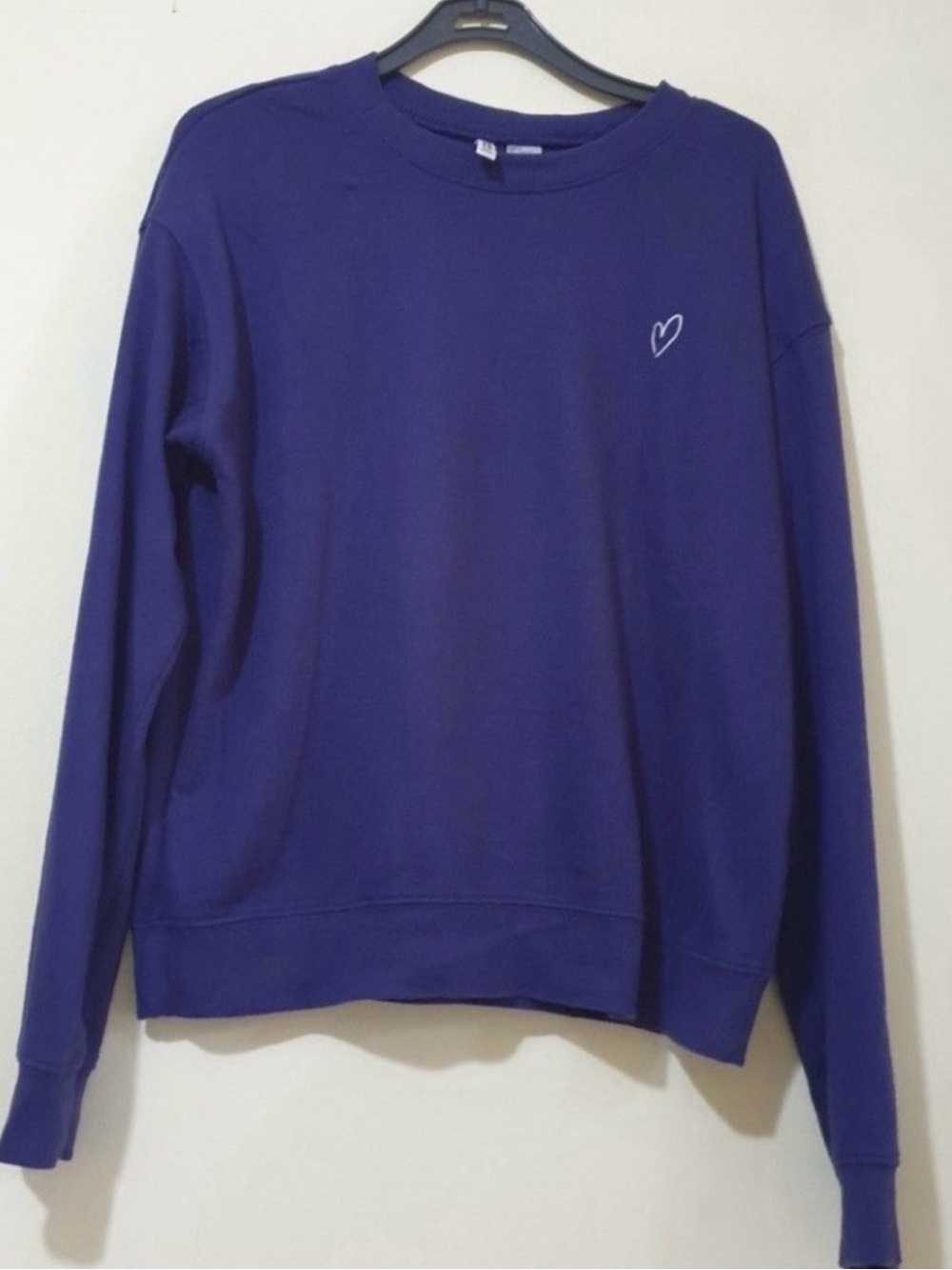 H&M Long Sleeve Crewneck Top with Small Heart Embroidered in Blue